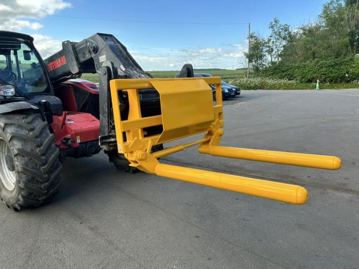 Wrapped bale handler with Kramer 580T hooks